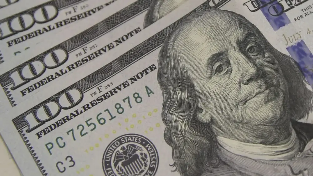 Dólar fecha estável a R$ 5,17 com alívio no Oriente Médio